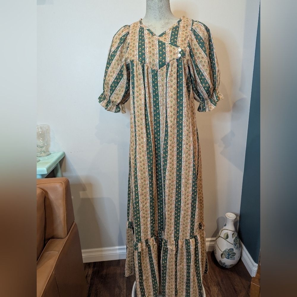 Vintage 70s Penney's Hawaii prairie ditsy floral puff sleeve maxi dress Sz M-L